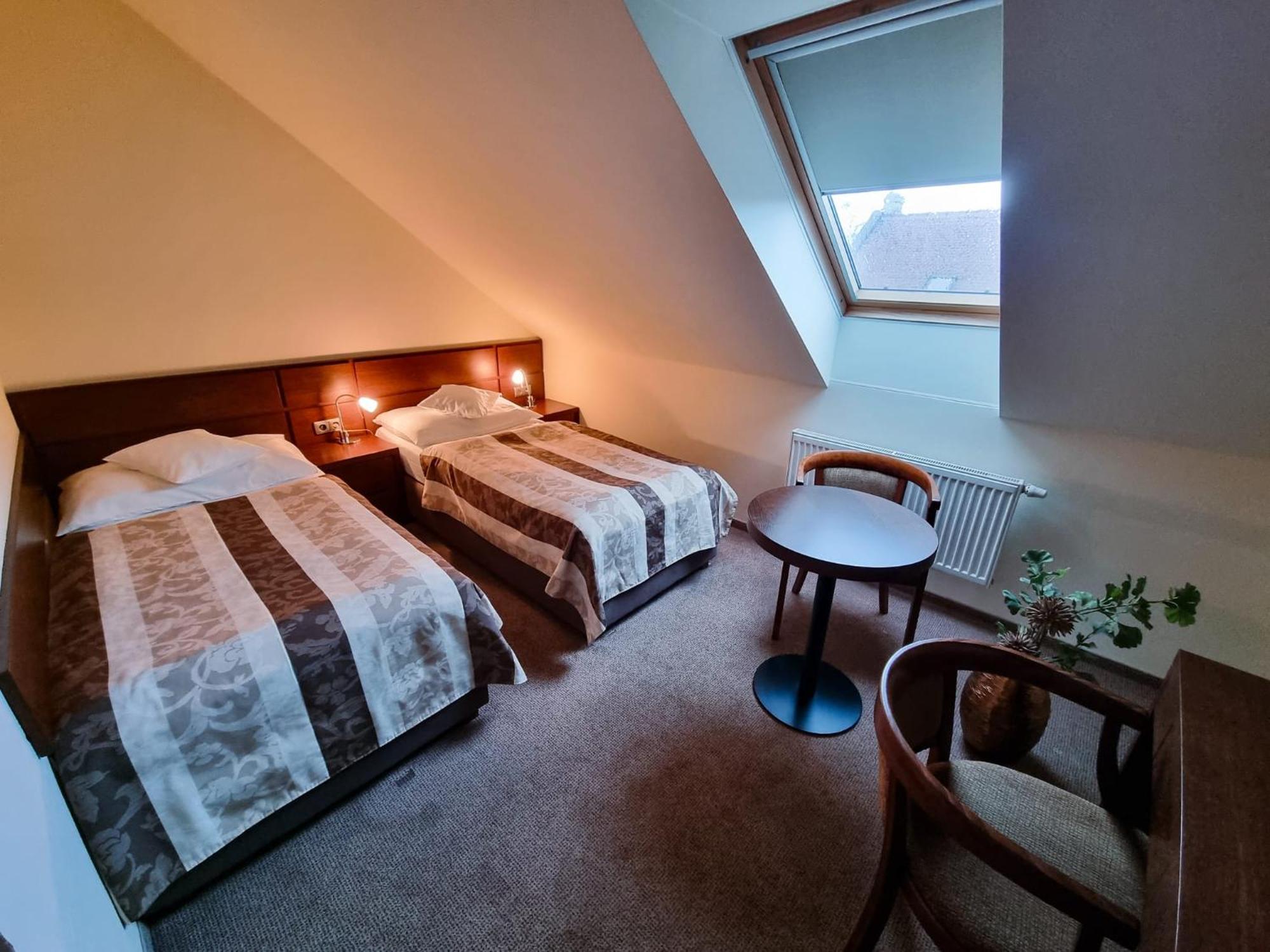 Hotel Mario レドニツェ エクステリア 写真