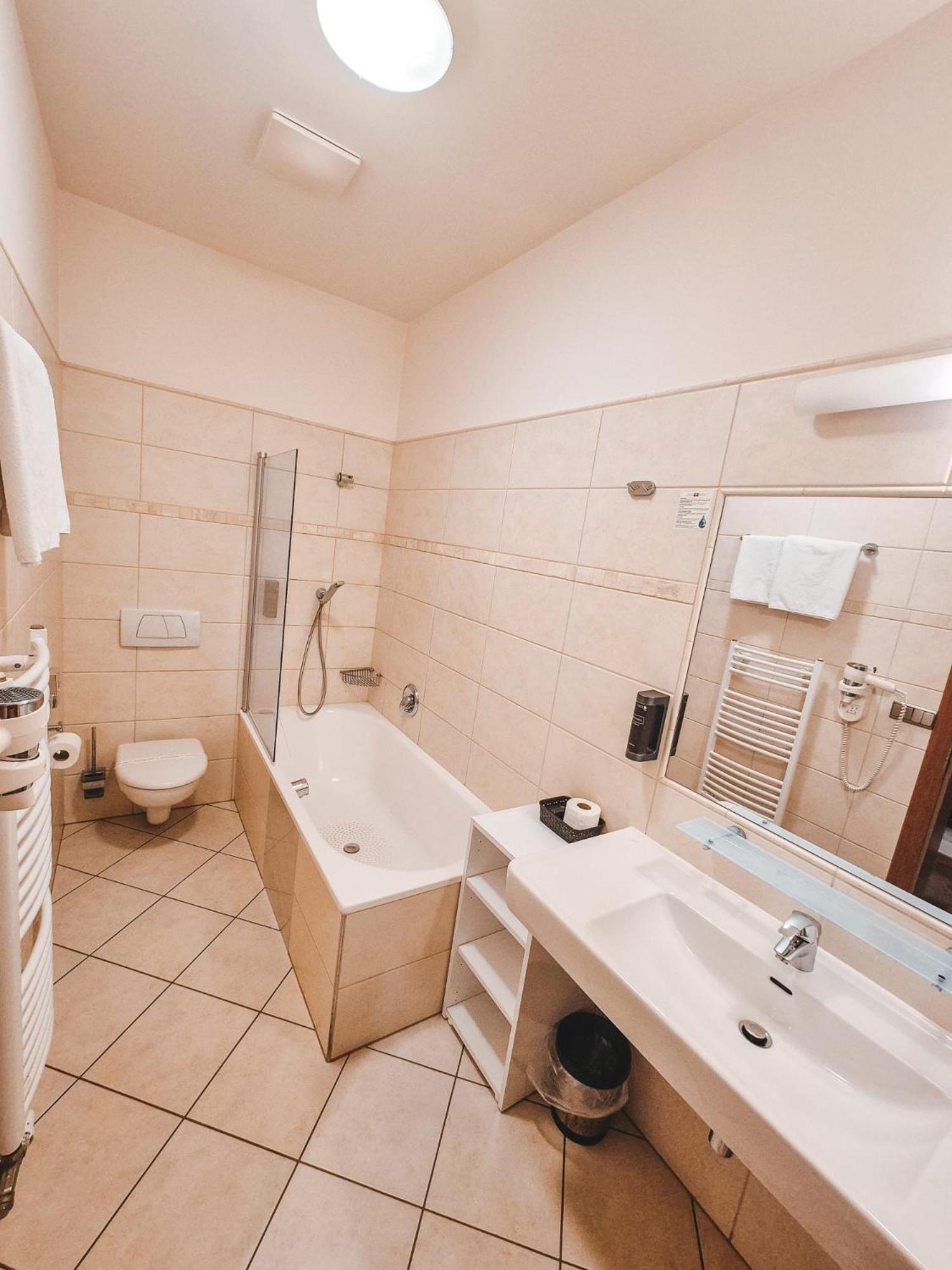 Hotel Mario レドニツェ エクステリア 写真