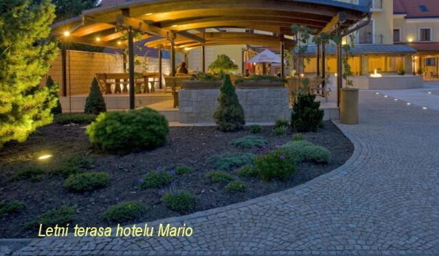 Hotel Mario レドニツェ エクステリア 写真