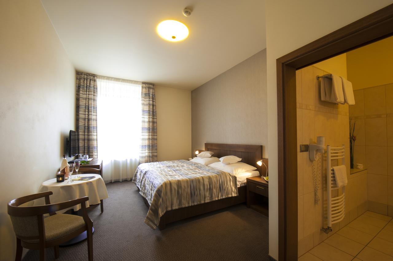 Hotel Mario レドニツェ エクステリア 写真
