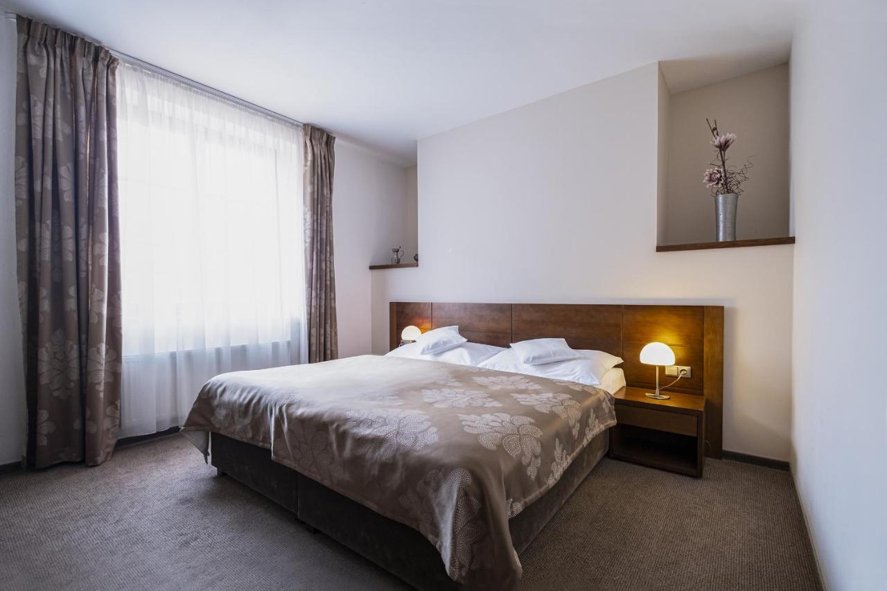 Hotel Mario レドニツェ エクステリア 写真