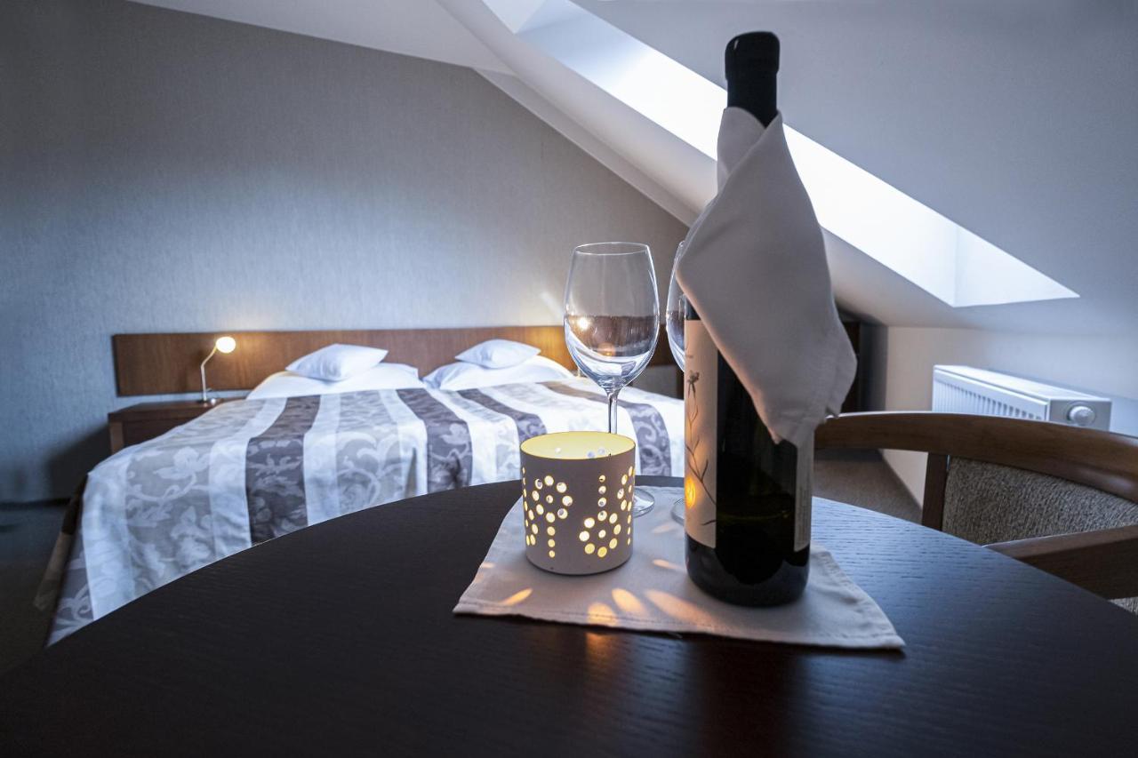 Hotel Mario レドニツェ エクステリア 写真